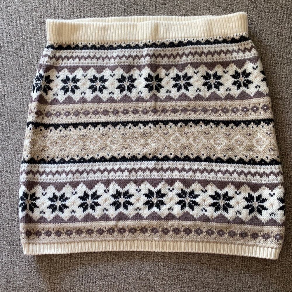 Maurices size medium winter skirt